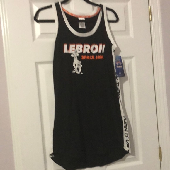 LeBron James Space Jam night gown - Picture 3 of 5